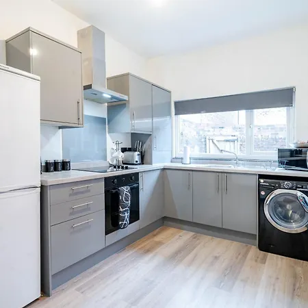 Long - 3br - Sleeps 6 - Free Parking *