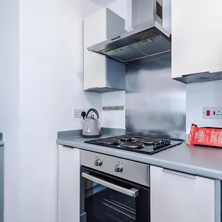 Stylish 2 Bedroom, 2 Bathroom With Free Parking