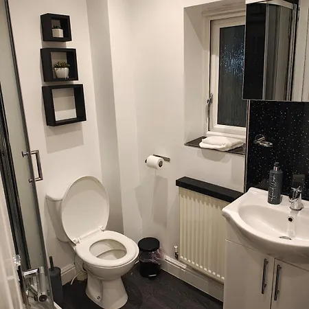 Deluxe 4-bed Near Etihad & C0-0p Arena, Parking X 2 Cars Or Vans, Sleeps 9 * Манчестер