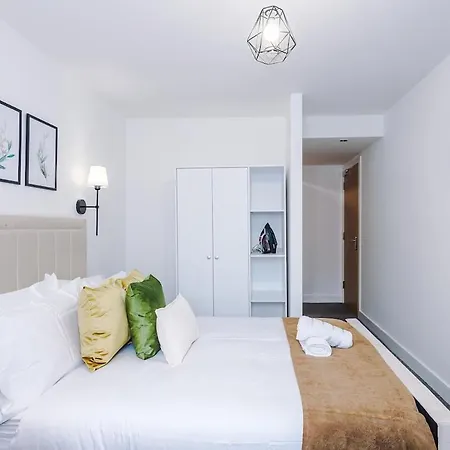 Stylish 2 Bedroom, 2 Bathroom With Free Parking Manchester