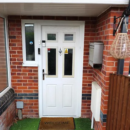 Deluxe 4-bed Near Etihad & C0-0p Arena, Parking X 2 Cars Or Vans, Sleeps 9 * Манчестер
