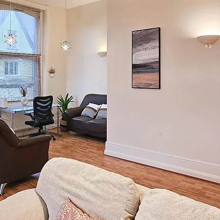 Carlton Co-living - Private Self-cater Сasa de vacaciones Mánchester