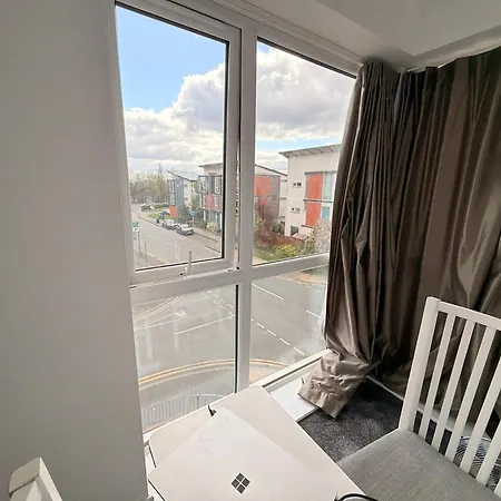 Luxury - Pick A - Free Parking & Kitchen Access, Near Etihad Stadium, The Coop Live & Piccadilly Station, ホームステイ
