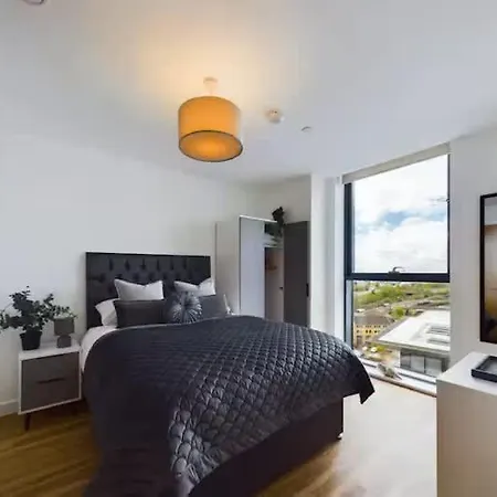 New! 2 Bedroom Flat In Waters By With Us, Perfect For Families, Couples & Groups, Free Private Parking! Appartement *