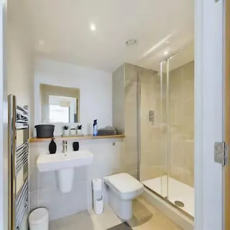 New! 2 Bedroom Flat In Waters By With Us, Perfect For Families, Couples & Groups, Free Private Parking! * Manchester
