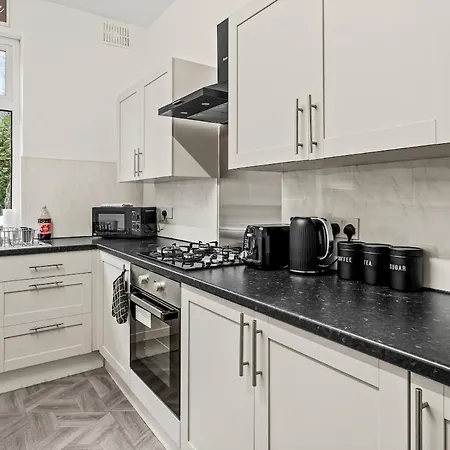 Contractor House - Fast Wifi - Sleeps 7!