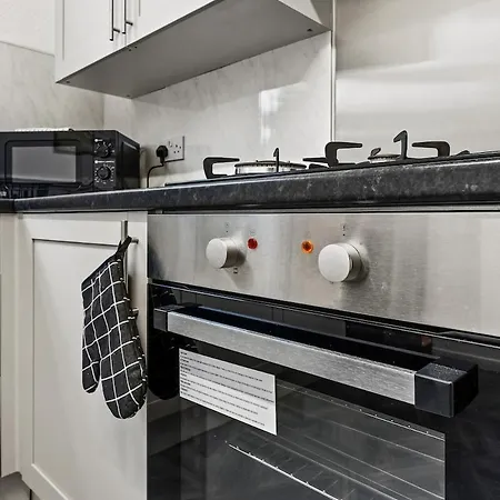 Nyaraló Contractor House - Fast Wifi - Sleeps 7! Manchester