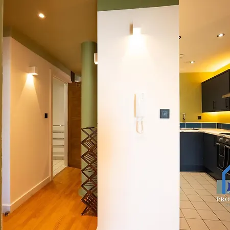 - Next To Ao Arena - With Parking * Manchester