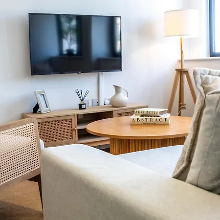 Zeni Alexandra Rise Two Bed Flat アパート