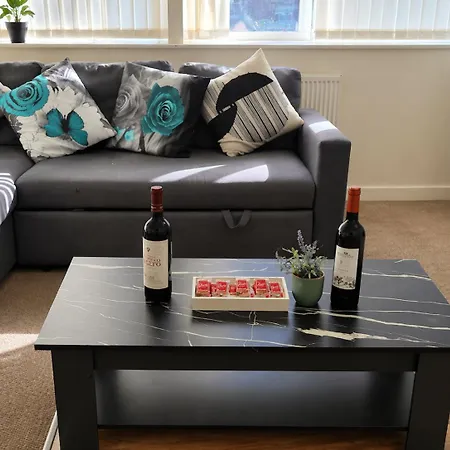 Spacious 2BR Haven for Long-Term Guests * Mánchester