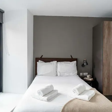 Modern 3bed Flat In W Security *
