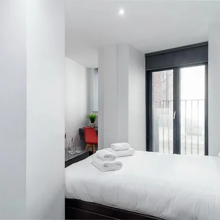 Modern 3bed Flat In W Security *