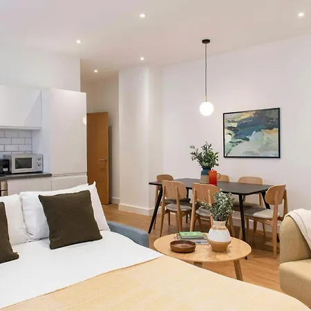 Cove Minshull Street 4*