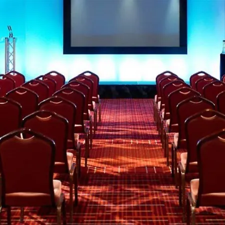 Hotel Delta By Marriott Manchester Airport 4*