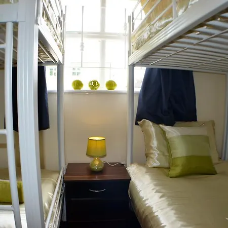 Πανσιόν Schuster House