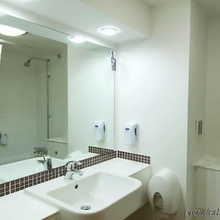 Premier Manchester - Hotel 3*