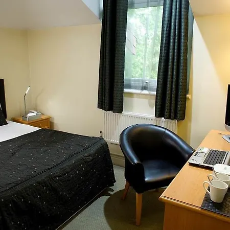 Chancellors Hotel 3*