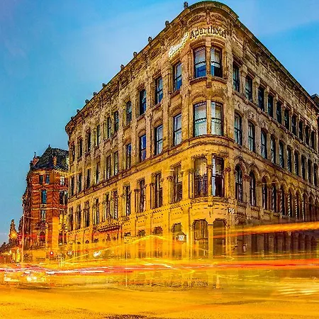 Roomzzz Aparthotel 4*