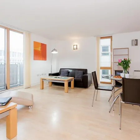 Modern 2br Flat In Manchester