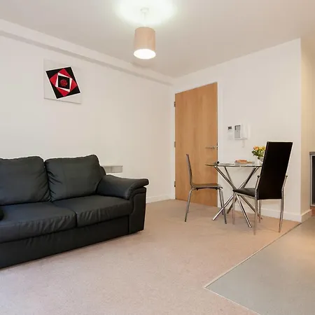 ​ Fantastic 1 Bedroom 5 Mins Walk From Centre Apartment