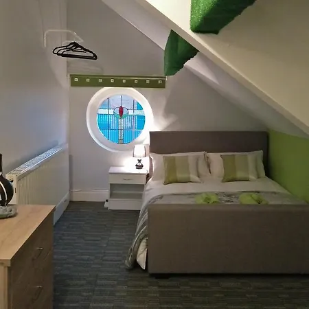 Bed & Breakfast Old Trafford Sale