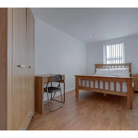 Bright & Modern 2-bedroom Flat - Sleeps 4