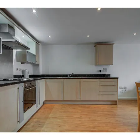Bright & Modern 2-bedroom Flat - Sleeps 4 * Manchester