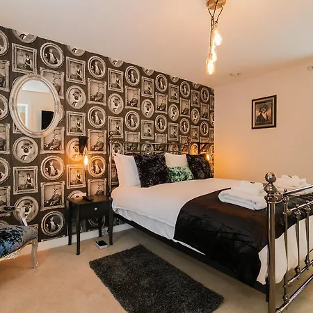 Boutique Chic And Terraced Waterside *