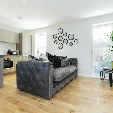 Boutique Chic And Terraced Waterside