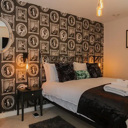 Boutique Chic And Terraced Waterside