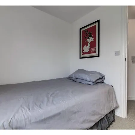 Clean, Bright 2br Flat For 4 * מנצ'סטר