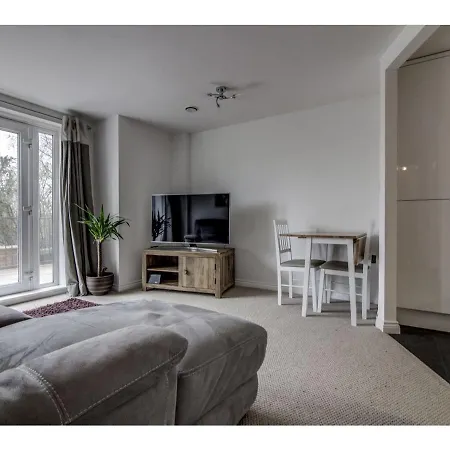 דירה Clean, Bright 2br Flat For 4