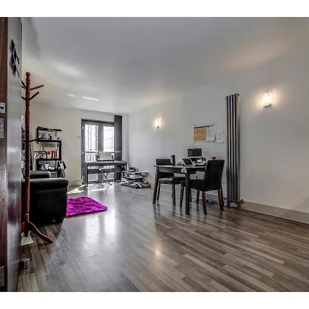 Apartment Modern, Spacious 1br Central Flat For 2 *