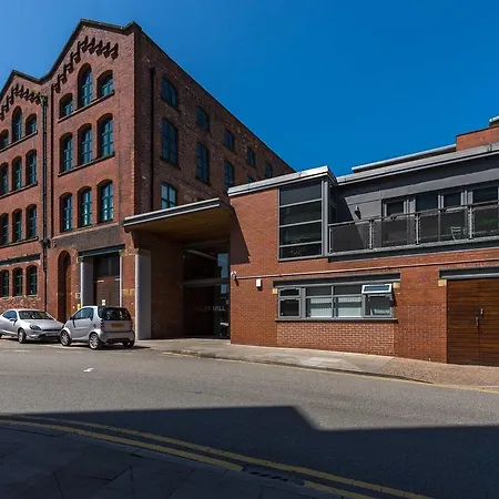 Апартаменты Beautiful 2 Bedroom Converted Industrial Mill