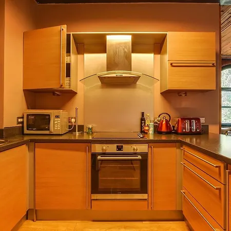 Beautiful 2 Bedroom Converted Industrial Mill *