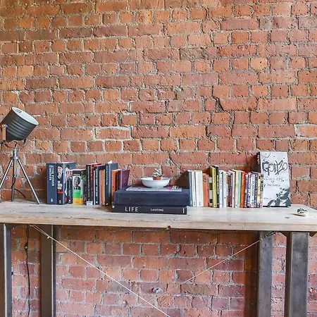 Beautiful 2 Bedroom Converted Industrial Mill * Манчестер