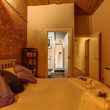 Апартаменты Beautiful 2 Bedroom Converted Industrial Mill Манчестер