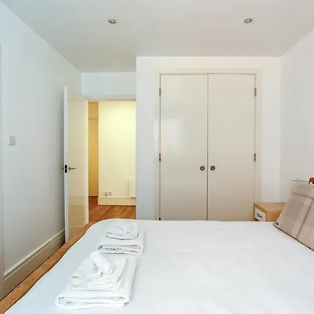 Truly Impressive City Centre 3br Flat Апартаменты *