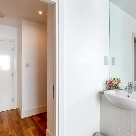 Апартаменты Truly Impressive City Centre 3br Flat *