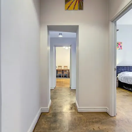 Apartmán Bright, Spacious 2br Central Flat For 4