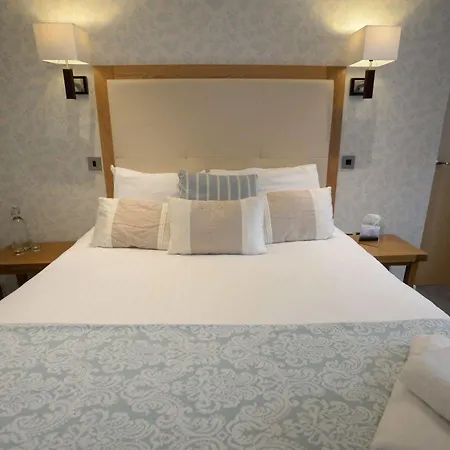 Hotel The Waterside And Leisure Club 3*