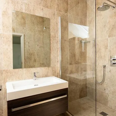 Apartmán Amazing Spacious 2 Bed Duplex Penthouse W Balcony
