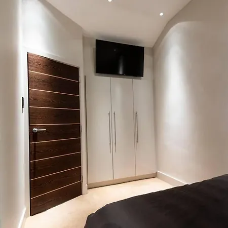Apartmán Amazing Spacious 2 Bed Duplex Penthouse W Balcony *