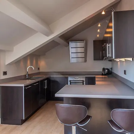 Amazing Spacious 2 Bed Duplex Penthouse W Balcony Manchester