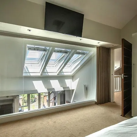 Apartmán Amazing Spacious 2 Bed Duplex Penthouse W Balcony *