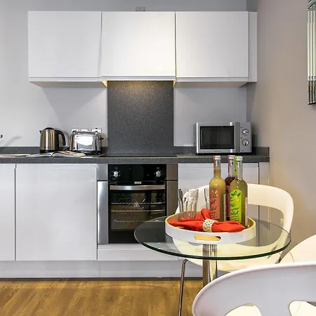 Cove Minshull Street Apartmanhotel 4*
