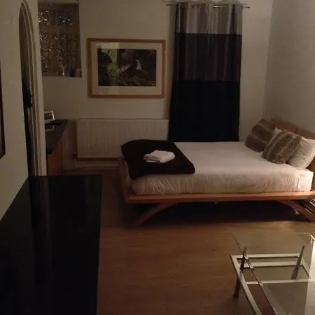 בית הארחה Hendham House 2*