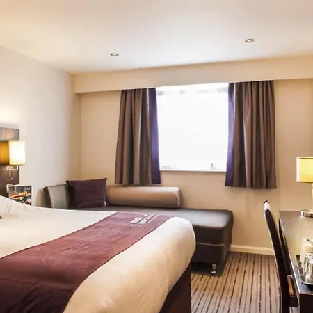 Premier Manchester Trafford Centre North מלון Urmston