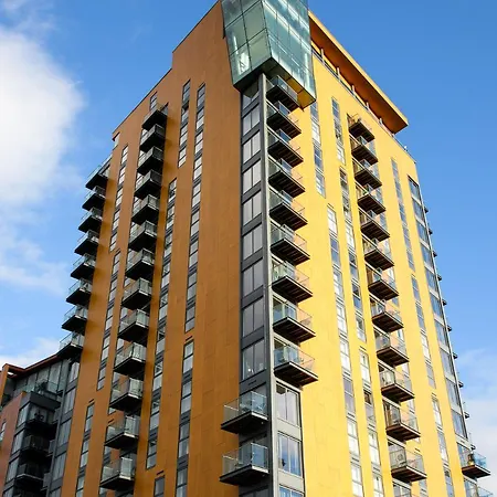 Approved Serviced Skyline Apartment *