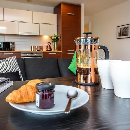 Approved Serviced Skyline Apartment *